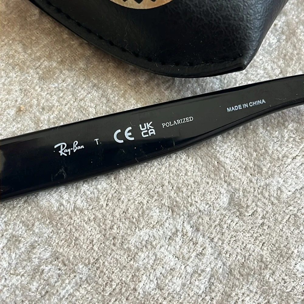 Brand New Ray-Ban Polarized Square Sunglasses Polished Black Frame Green Lens
